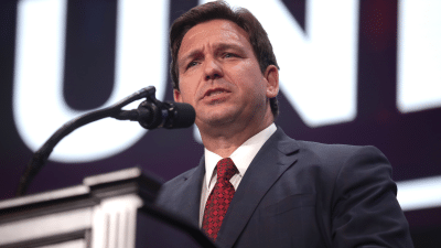 <strong>Ron DeSantis, l’homme qui pourrait faire chuter Trump</strong> <img class='plus-nav-icon-menu icon-img' src='https://lincorrect.org/wp-content/uploads/2020/07/logo-article-small.png' style='height:20px;'>